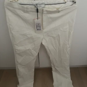 Neo Noir kostymbyxor - Neo Noir Kostymbyxor  Oanvända med prislappar kvar.  Nypris 749🎀