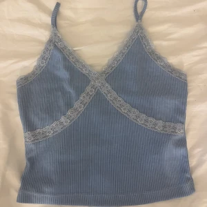 Linne med spets - Linne med spets från bikbok. Endast använd ett fåtal gånger🥰