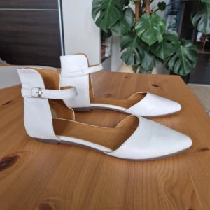 Skor - Superfina skor! Sparsamt använda. Perfekta till studenten!