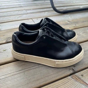 Eytys - Eytys. Använda men i bra skick. Skav på hälarna.