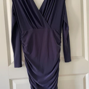 Asos klänning - AX Paris jättefin och bra passform. Fin material. Använd endast en gång. 