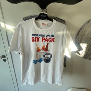 Mc2 Saint barth Tshirt - Saint Barth tisha perfekt för sommaren Nypris 899kr använd fåtal gånger, hör av er vid funderingar eller fler bilder 