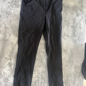 Byxa  - Inga fläckar eller hål 