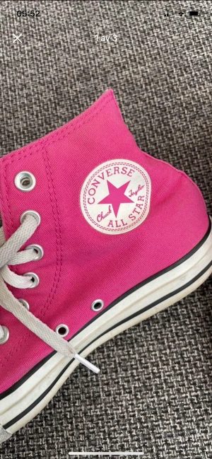 Converse  - Jättefina ceriserosa Converse str 7 i mycket fint skick
