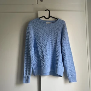 Stickad tröja - Så stilig jumper. Storlek L men kan även passa fint de som bär M mm