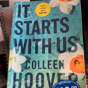 Bok - Den populära boken ”it starts with us” i något använt skick🦋💖