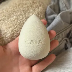 Caia beautyblender, endast testad och såklart tvättas rent innan😊