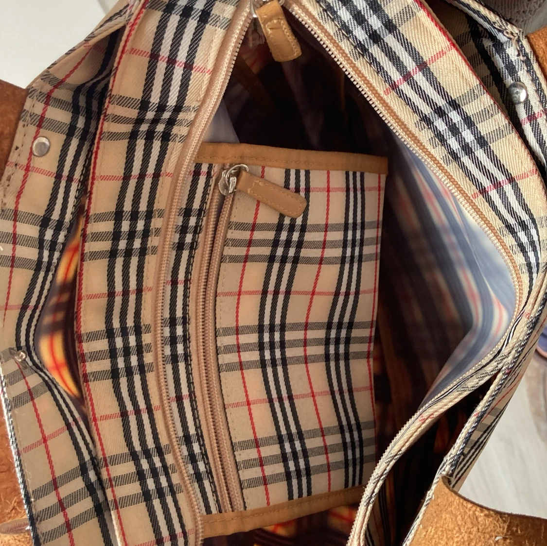 Burberry liknande väska - 92