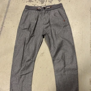 Zara byxor - Säljer ett par zara byxor i storlek 14 