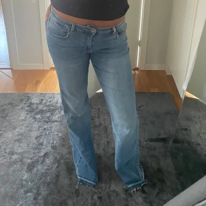 Jeans  - Säljer mina only jeans i strl W29 L36 de de är för stora. Långa på mig som är 1,76 cm