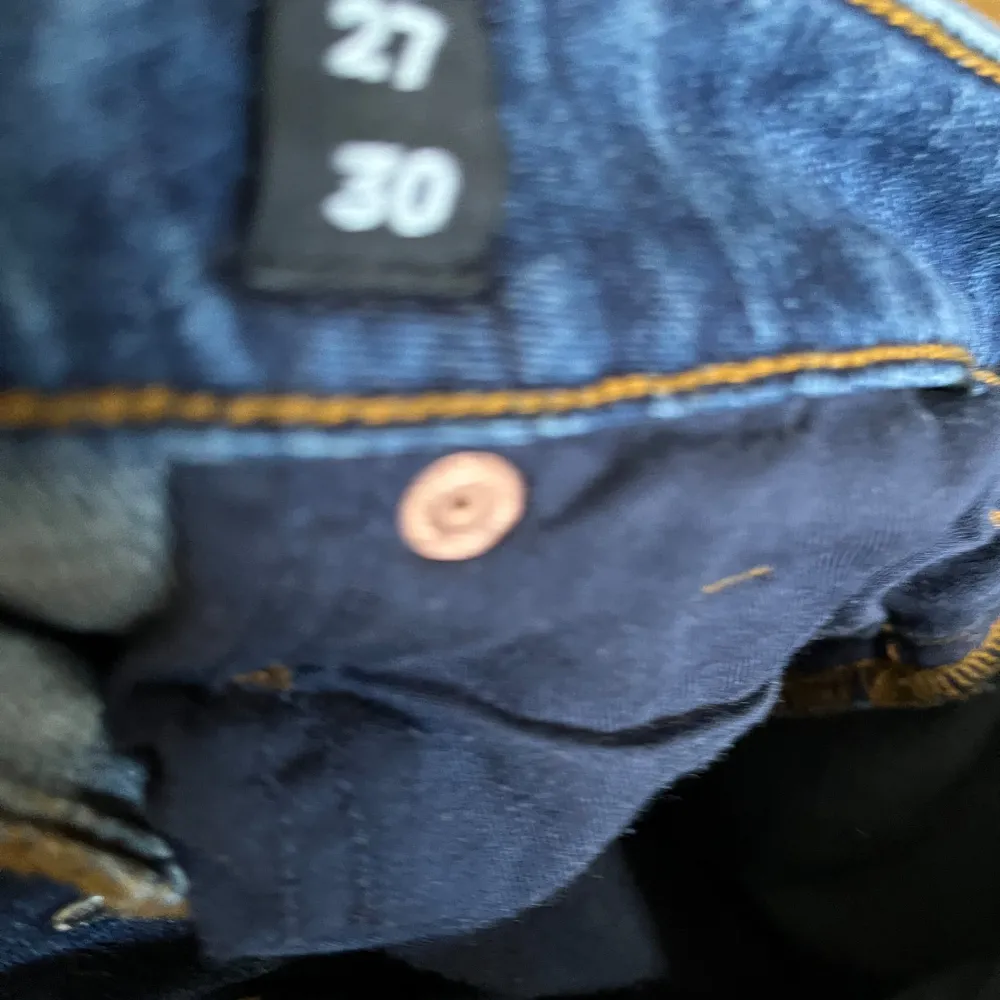 Snygga Jack&jones jeans | Skick: 9/10 | Nypris 899kr | Storlek 27/30 passar även 28/30 | Priset kan sänkas lite | Hör av dig vid minsta fundering! Mvh Wille . Jeans & Byxor.