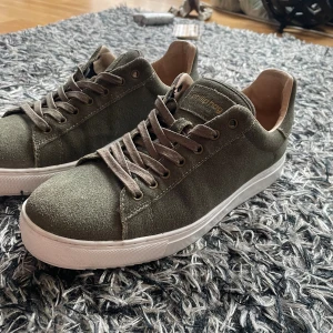 Philip Hog Sneakers - Säljer ett par riktigt fräscha Philip Hog skor. Stl 42 9/10 skick Finns inga tydliga märken använd fåtal gånger 