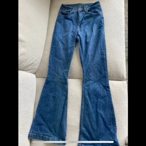 Jeans high waist  - Oanvända Högmidjade jeans som är stretchigta 