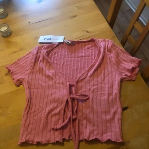 Ny snygg topp stl S - Snygg rosa topp från New Yorker. Helt Ny!!!