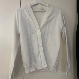 Vit kofta - Skriv gärna för frågor