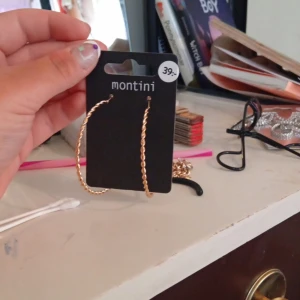 Oanvända örhängen  - Hert oanvända örhängen