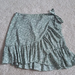 Kjol - Kjol från Shein som är väl använd men inga defekter.