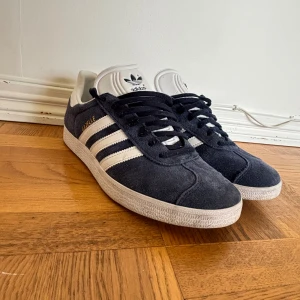 Adidas Gazelle - Ett par riktigt snygga gazelle som är i nyskick och endast använda ett par gånger