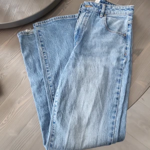 Abrand jeans dam - Fina lite fransiga ner till, storlek 29 ny pris runt 1000 pris kan diskuteras