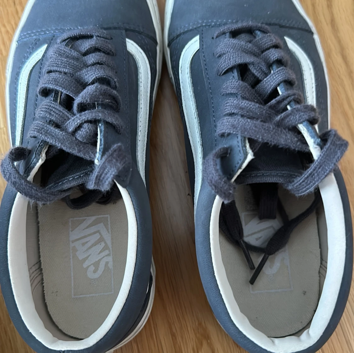 Mörk gråa vans - 93