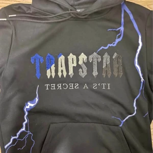 Trapstar hoddie  - Jag vill sälja min trapstar hoddie 