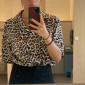 Kortärmad skjorta leo - Otrolig skjorta som tyvärr inte kommer till användning. Stl S.