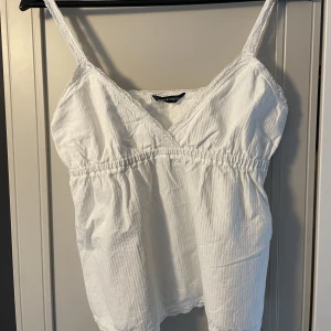 Topp från brandy melville  - Jättefint linne från brandy melville!🩷Aldrig använt, säljer då det ej passa🩷