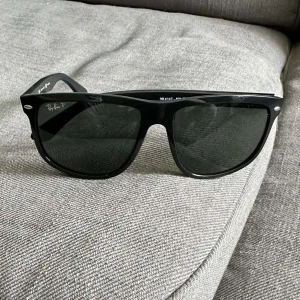 Ray-Ban boyfriend glasögon  - Säljer nu mina Ray- Ban boyfriend glasögon då dem ej kommer till användning. Nypris ca 1300kr. Köparen står för frakten & står inte för postens slarv. Tveka inte på att skriva om frågor uppkommer! 