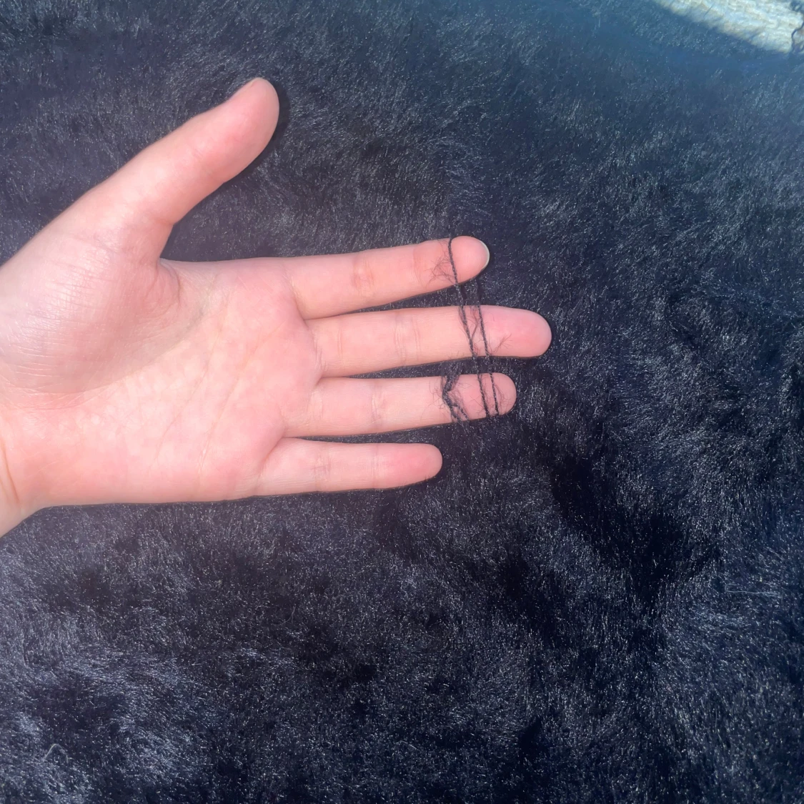 Svart tröja med fluffigt material  - 90