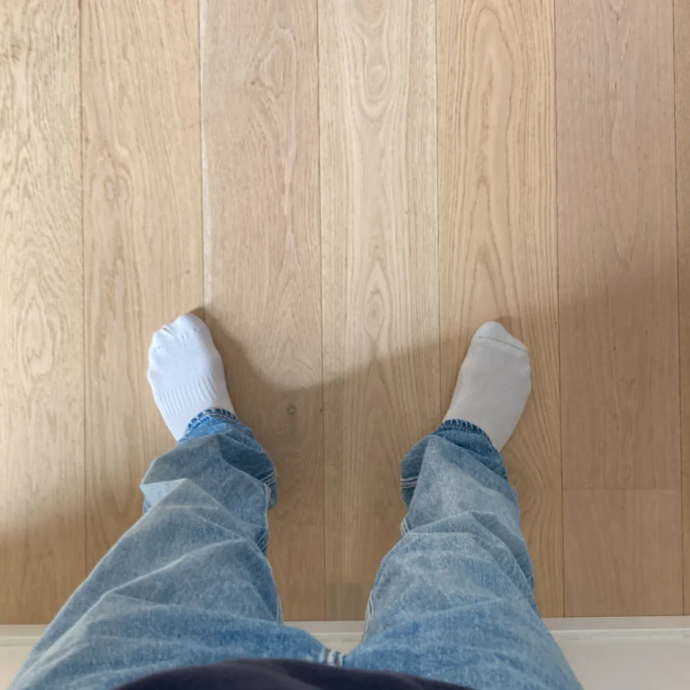 Riktigt snygga blåa jeans. Mått 30/32. Skick 9/10. Modellen på bilden är 170cm . Jeans & Byxor.