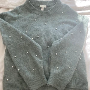 Stickad tröja  - Grön stickad tröja i storlek xs men passar även s