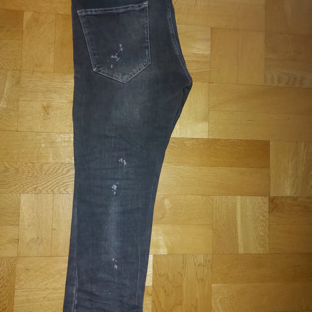 Säljer nu mina jeans som äe köpta feån Italien och jag hade växt ur den och skriv till mig om ni är intresserade👍👍. Jeans & Byxor.