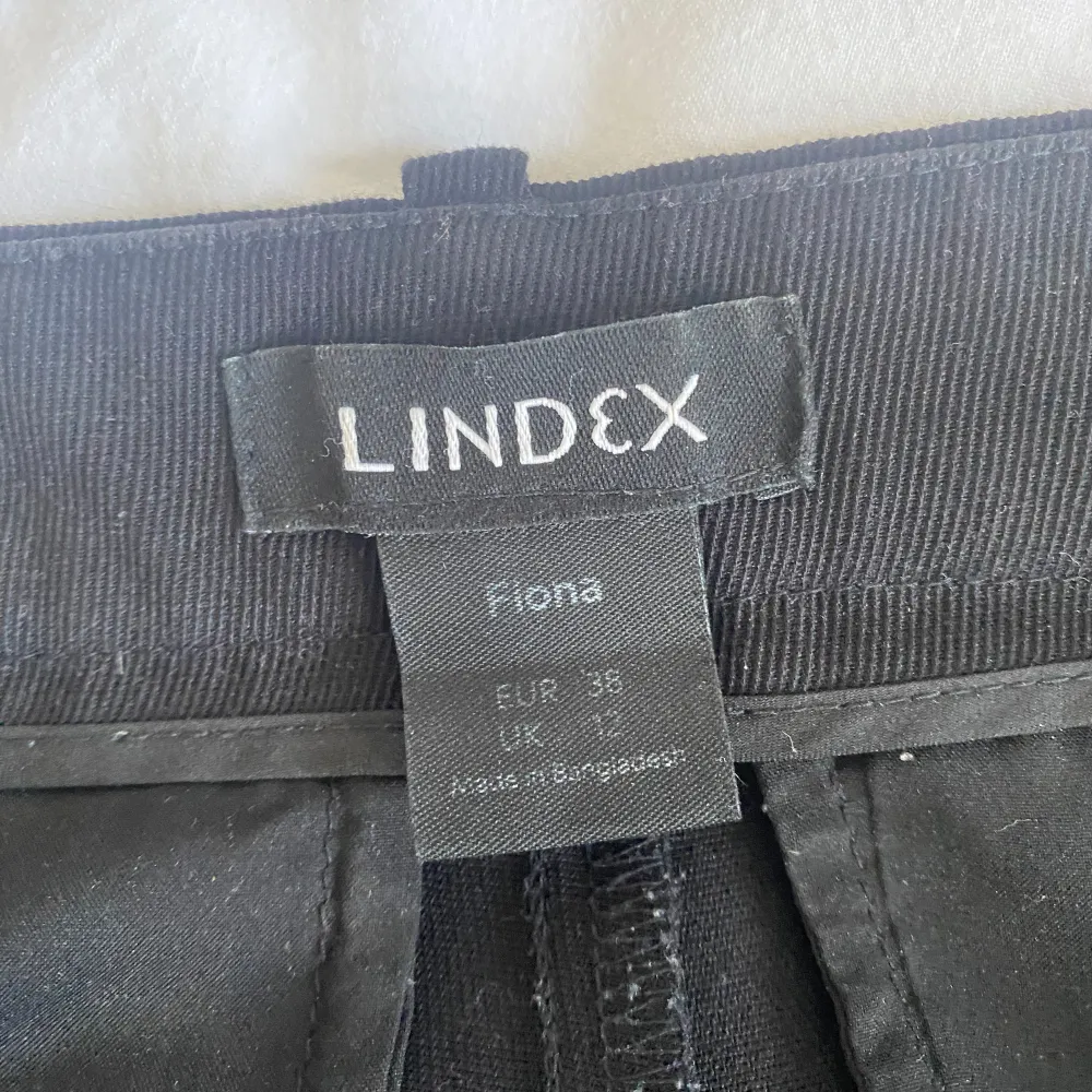 kostymbyxor i modellen Fiona! Bra skick, skriv privat för fler bilder💕. Jeans & Byxor.