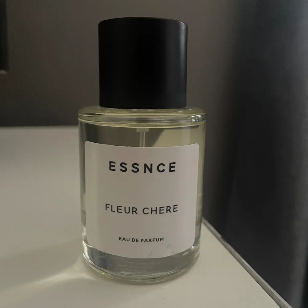 Parfym från Essence, luktar gott men tyckte inte doften passade mig. Håller väldigt länge!💗. Övrigt.
