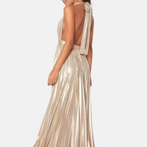 Balklänning  - Jättefin balklänning från Bubbleroom. Storlek S, men passar både större och mindre, det är bara att fråga om mått eller fler bilder! Endast använd en gång och är i nyskick och ren