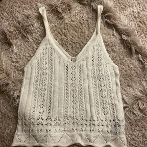 Sommrigt linne - Supergulligt stickat linne från only perfekt till sommaren