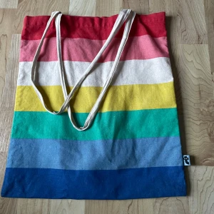 Totebag! - En fin tygpåse från Tiger! Den har varit använd några gånger men är i bra skick!