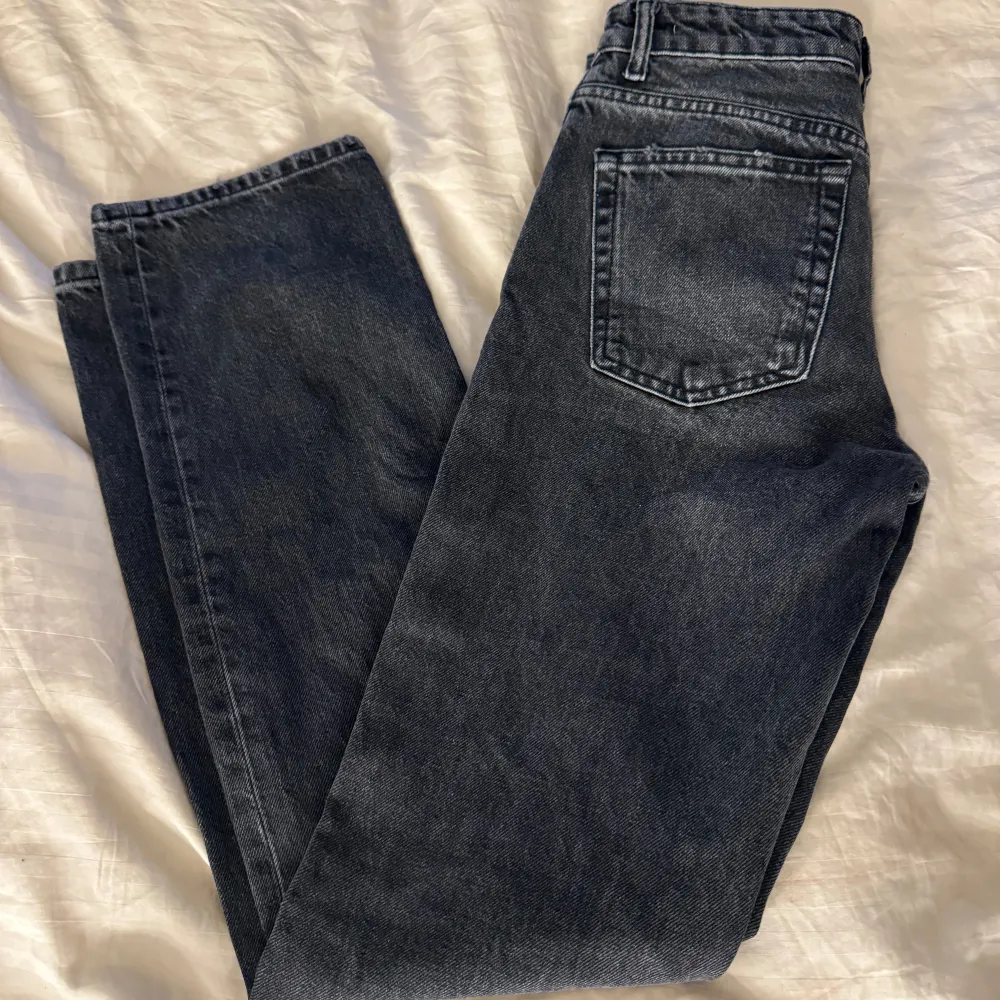 Så fina o sköna jenas💕💕 Superskick!! Säljer exakt likadana i samma modell fast i storlek 34 också!!🥰. Jeans & Byxor.