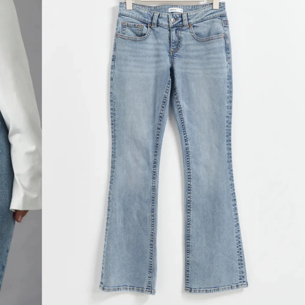 Säljer dessa jeans från Gina då de inte passar mig. Prislappen är kvar och allt och inga fläckar/hål, dvs i nyskick. Originalpris 499kr och säljer för 400kr. Jeans & Byxor.
