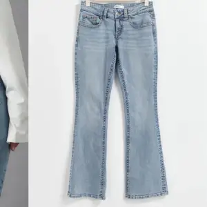 Säljer dessa jeans från Gina då de inte passar mig. Prislappen är kvar och allt och inga fläckar/hål, dvs i nyskick. Originalpris 499kr och säljer för 400kr