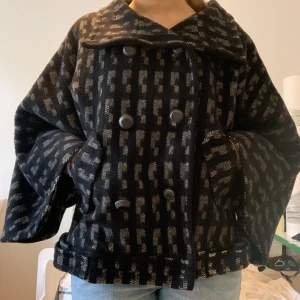 Mönstrad kappa - Mönstrad kappa från zara med vida ärmar 