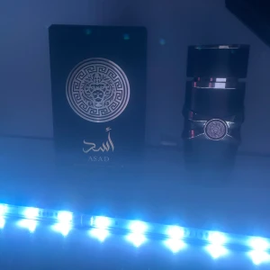Lattafa Asad 2ml - Lattafa asad 2ml parfym tester, parfymen är en klon på Dior Sauvage Elixir Porto tillkommer på 18kr