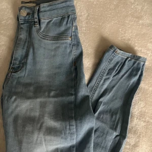 Jeans från Gina Tricot i storlek S - Skriv dm för frågor eller fler bilder 