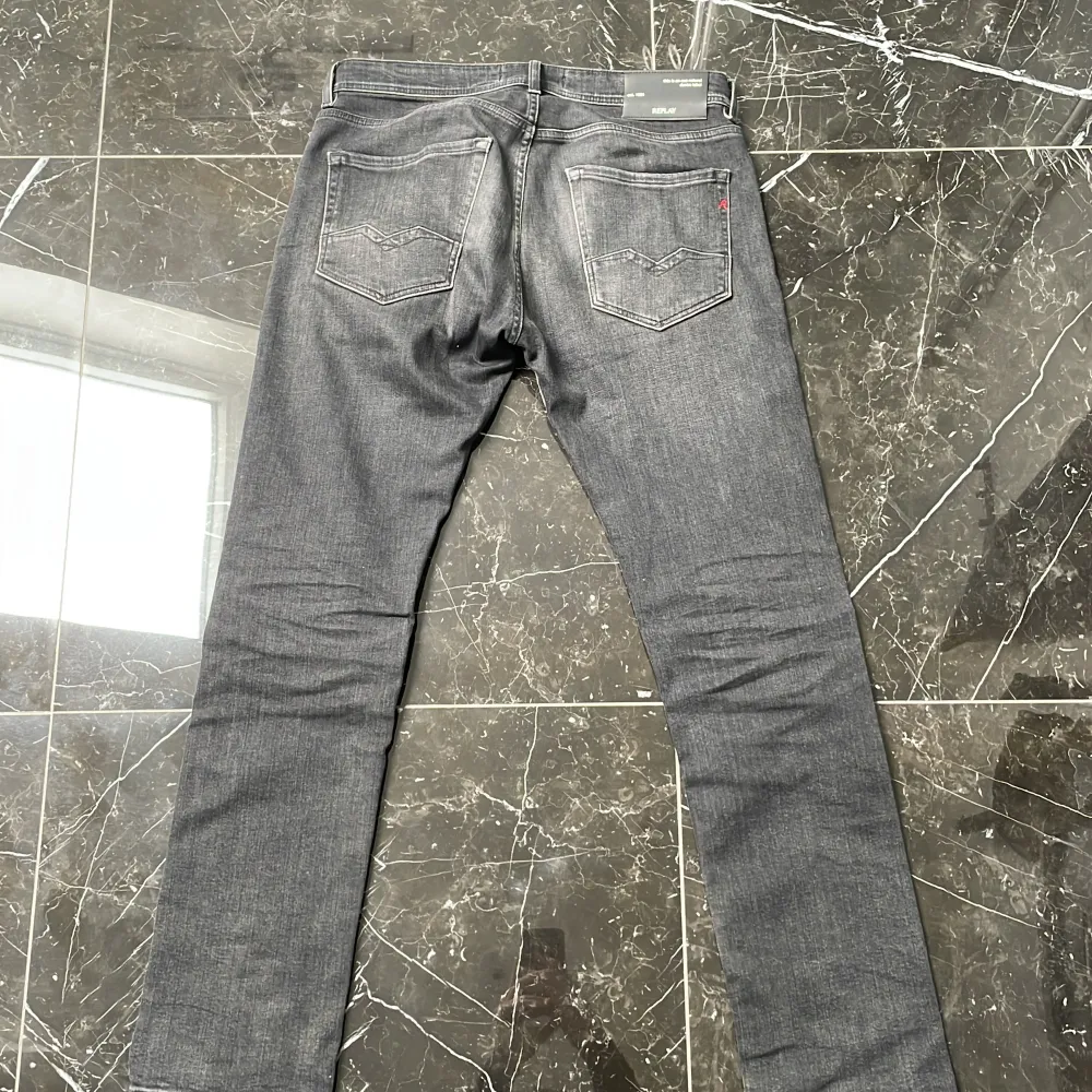 Tja😃, nu säljer jag ett par replay jeans som då inte kommer till användning längre. Men som fortfarande är i topp skick!. Jeans & Byxor.