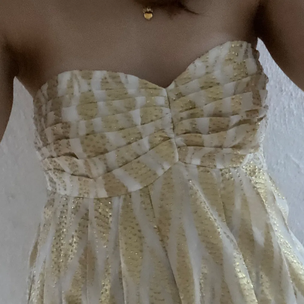 Festklänning perfekt för sommaren!!! Knappt använd 🥰. Klänningar.