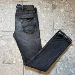 Säljer dessa Armani jeans i bra skick storlek 30/32