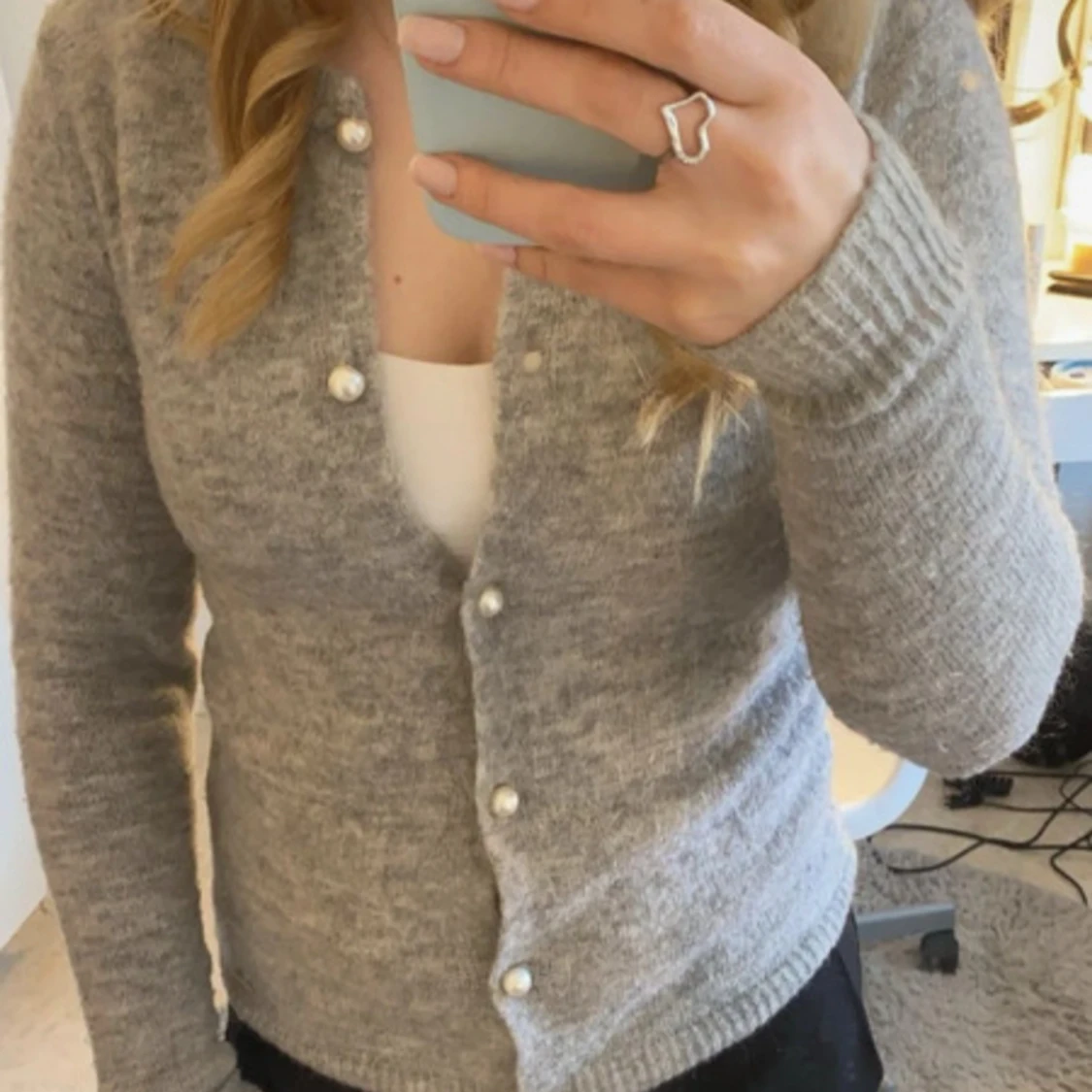 Grå stickad kofta