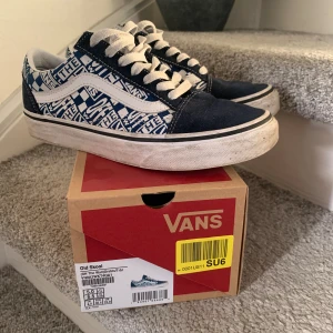 Vans Sneakers  - Strl 36.5, passar en 37a Nypris 1000 kr 