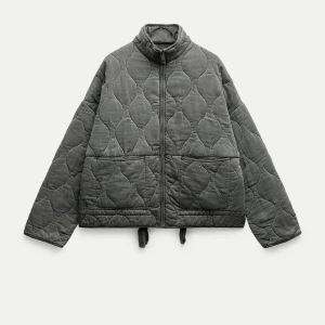 Jacka  - Säljer denna fina jackan från zara då den ej kommer till användning 