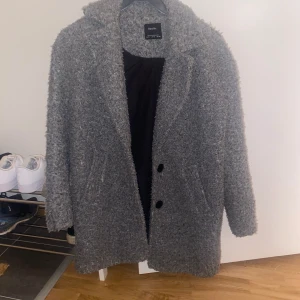 Grå teddyjacka - Grånteddy jacka jag inte använder längre! Storlek S men är stor i storleken
